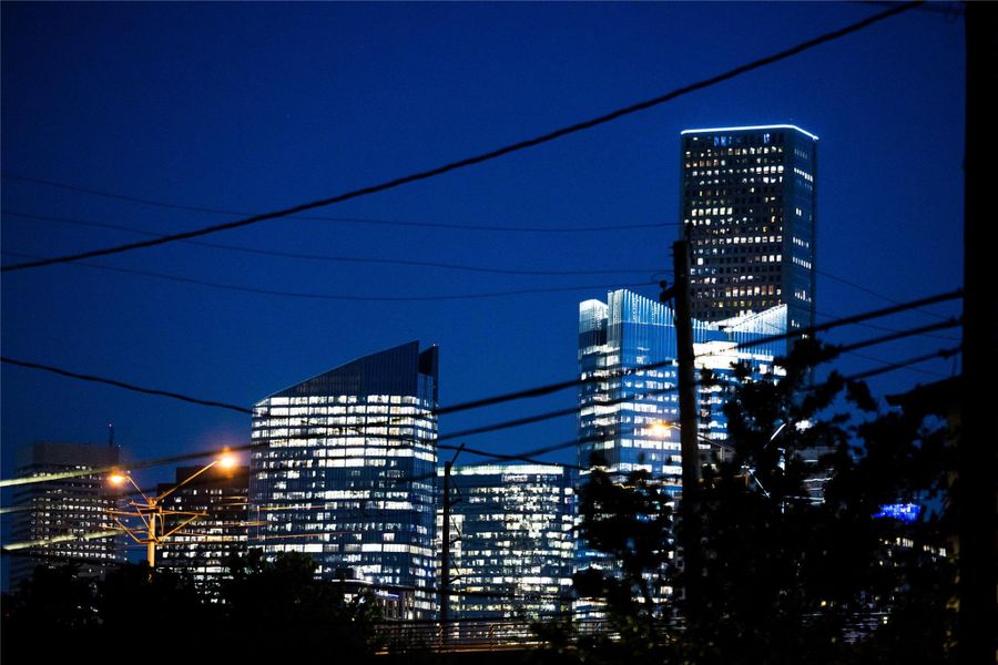 Condo located in Houston, TX showcasing its design and architecture (Image 5).