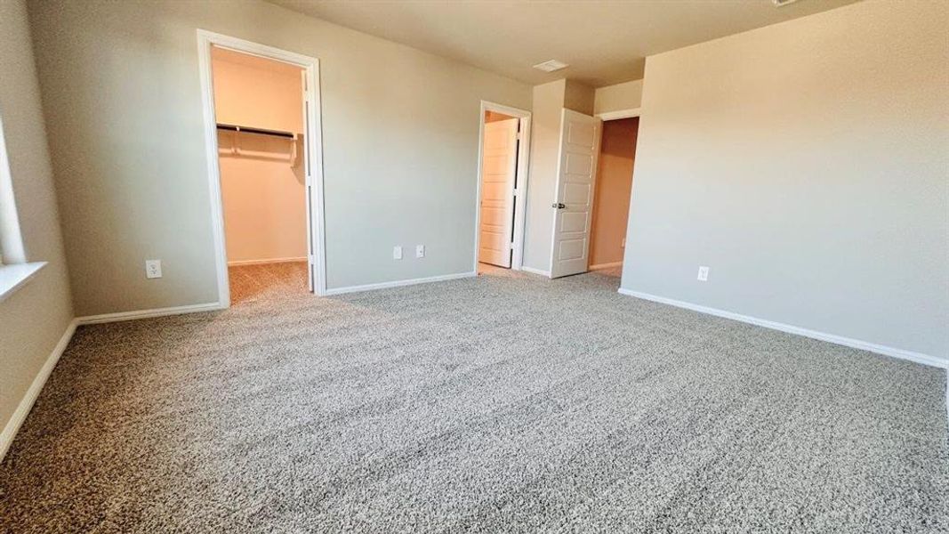 Spacious, unfurnished interior of a new home in Orchard Village, Fort Worth (Image 19).