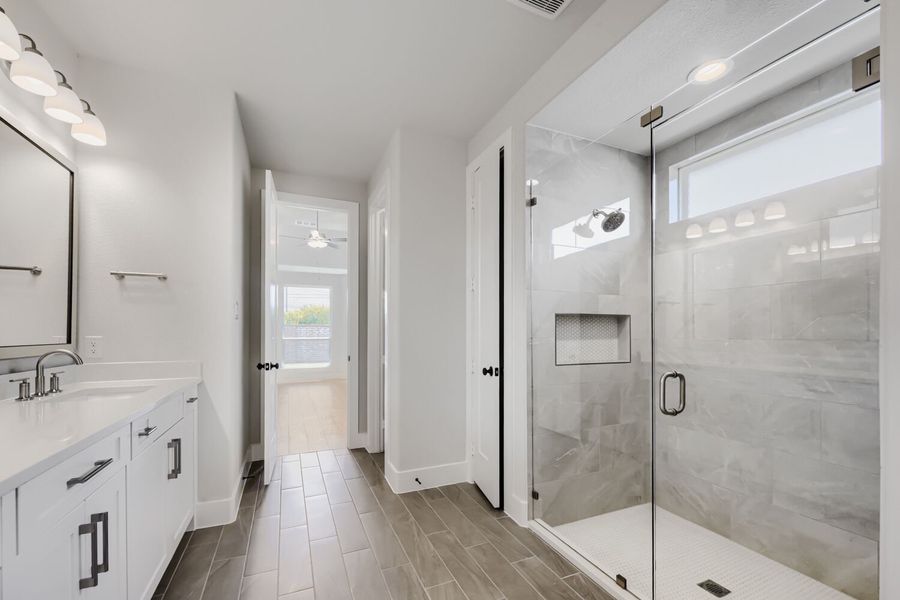 11300 Cider - Main Bathroom