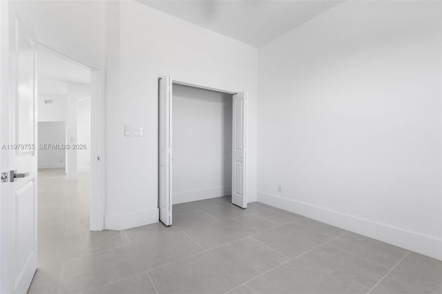 Spacious, unfurnished interior of a new home in , Lehigh Acres (Image 28).