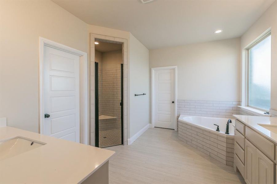 Spacious, unfurnished interior of a new home in , Alvarado (Image 35).