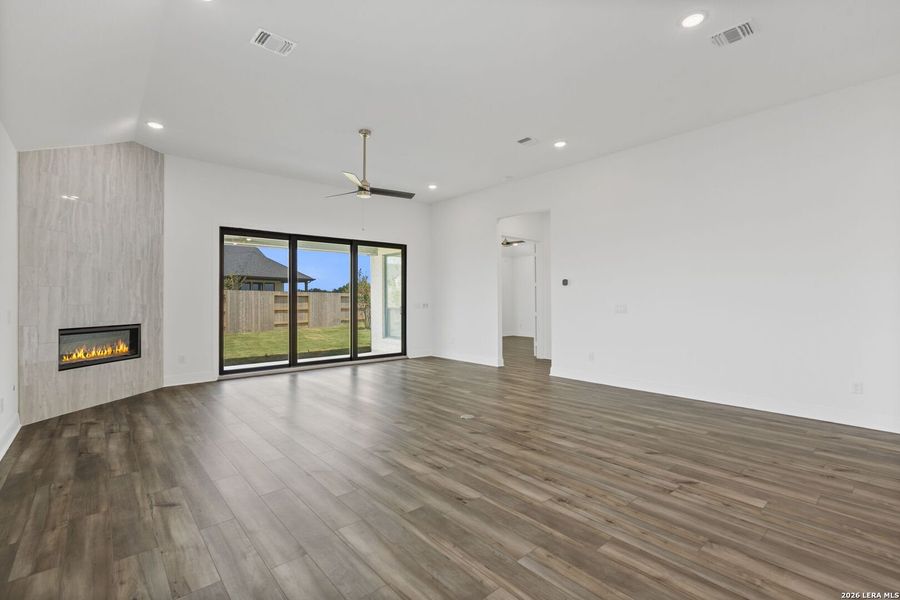 Spacious, unfurnished interior of a new home in , San Antonio (Image 16).