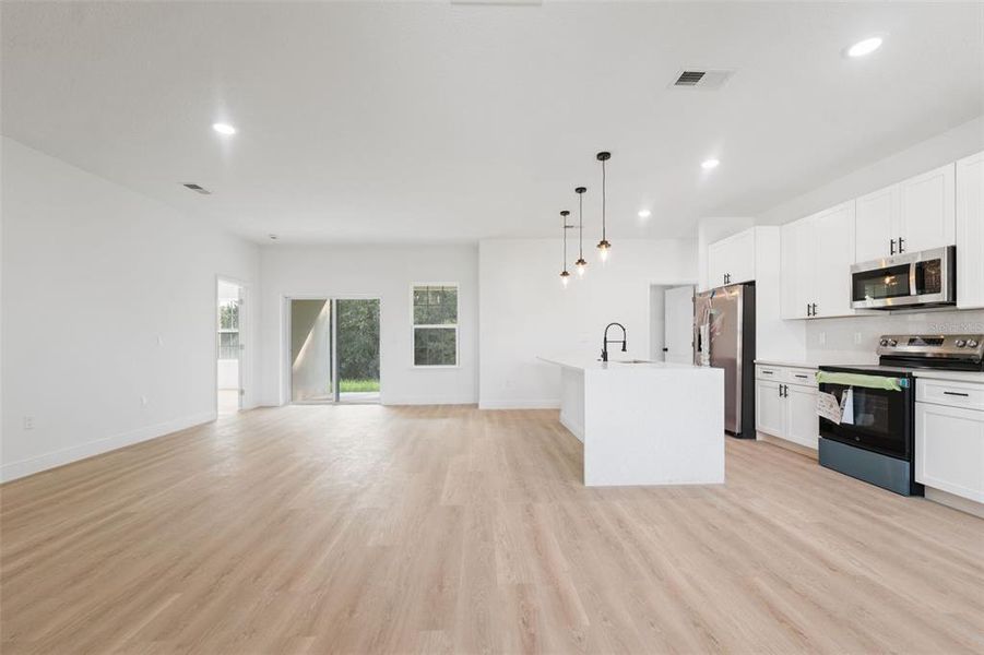 Spacious, unfurnished interior of a new home in , Ocala (Image 30).