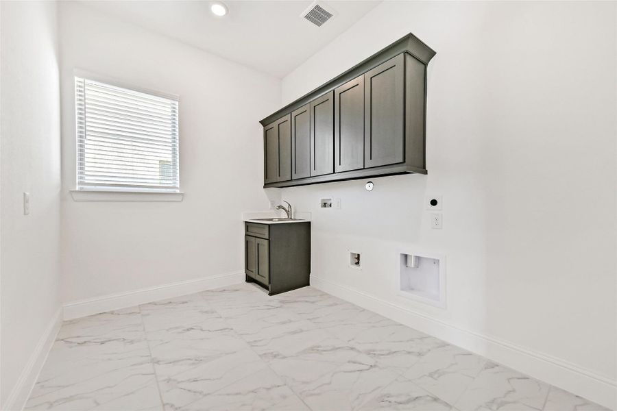 Spacious, unfurnished interior of a new home in , Manvel (Image 31).