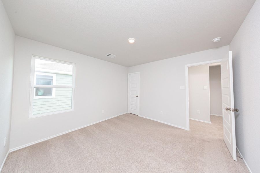 Spacious, unfurnished interior of a new home in Townsend Reserve, Splendora (Image 9).