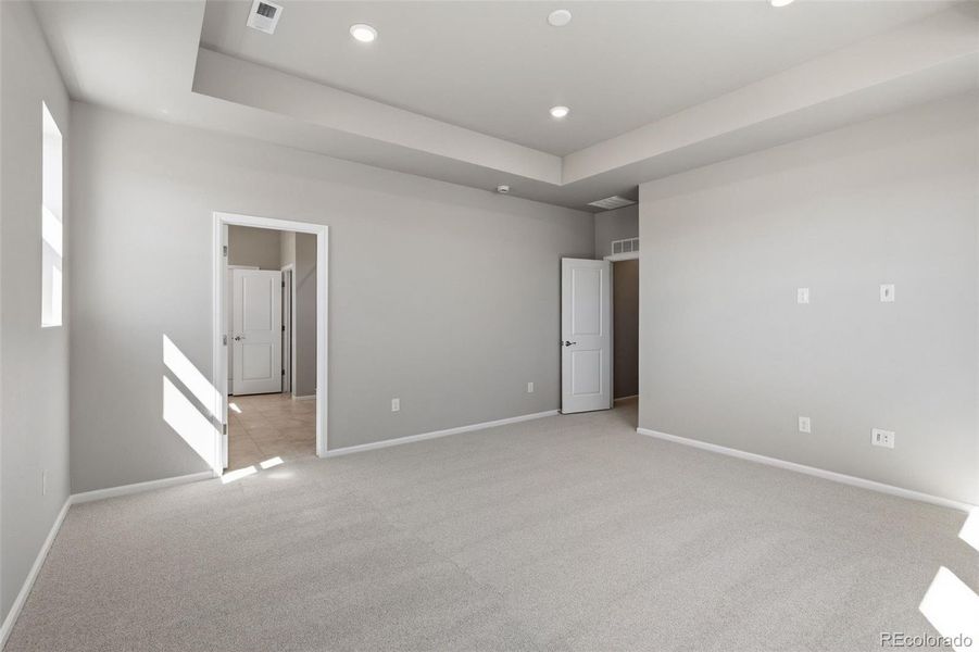 Spacious, unfurnished interior of a new home in , Aurora (Image 22).