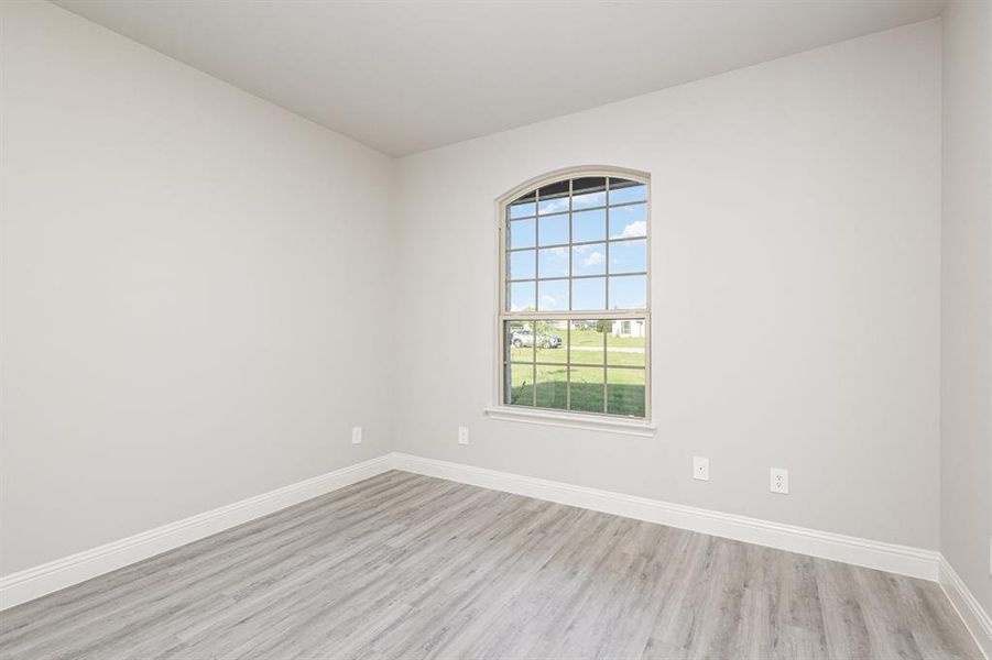 Spacious, unfurnished interior of a new home in , Waxahachie (Image 23).