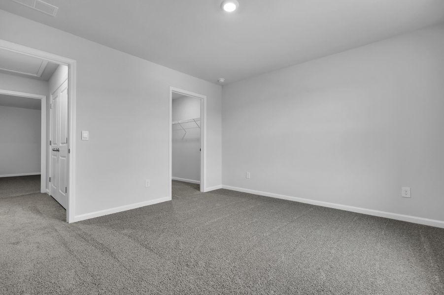 Spacious, unfurnished interior of a new home in Carolina Groves, Moncks Corner (Image 24).