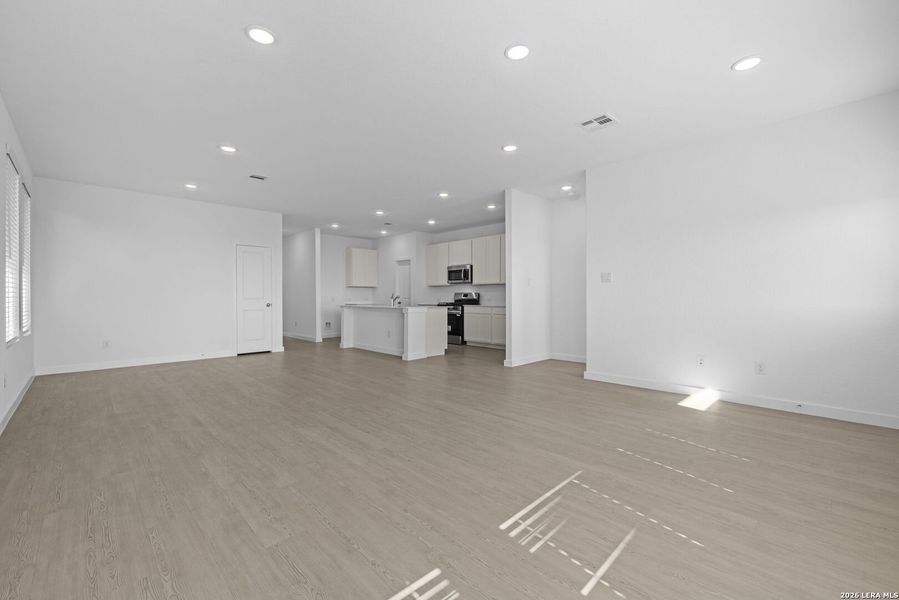 Spacious, unfurnished interior of a new home in Voss Farms, New Braunfels (Image 24).