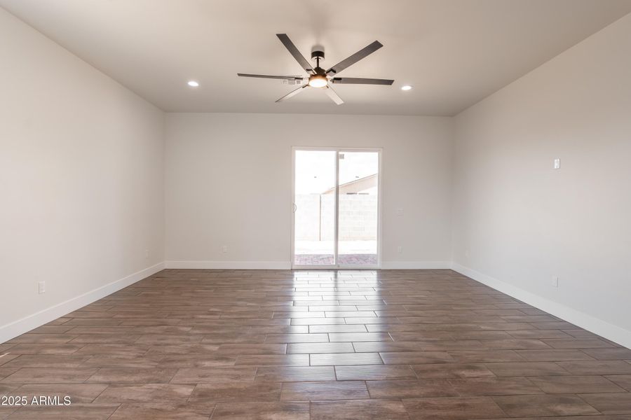 Living Room (5) Living Room (5)