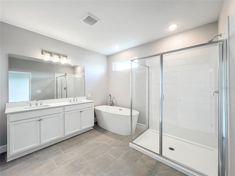 Furnished interior view inside a new home in , Winter Garden (Image 8).
