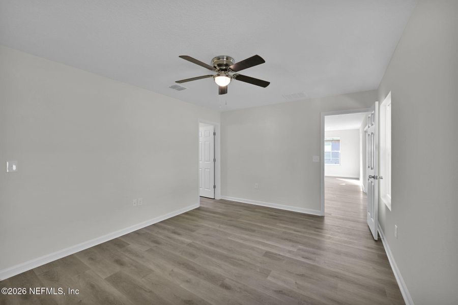 Spacious, unfurnished interior of a new home in , Jacksonville (Image 24).
