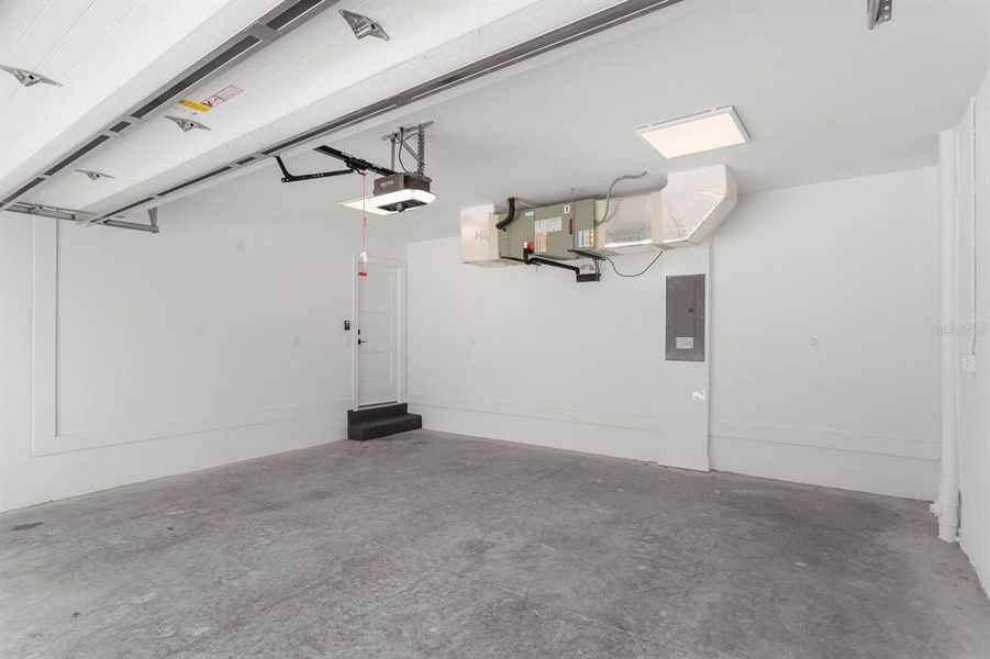 Spacious, unfurnished interior of a new home in , Tampa (Image 41).