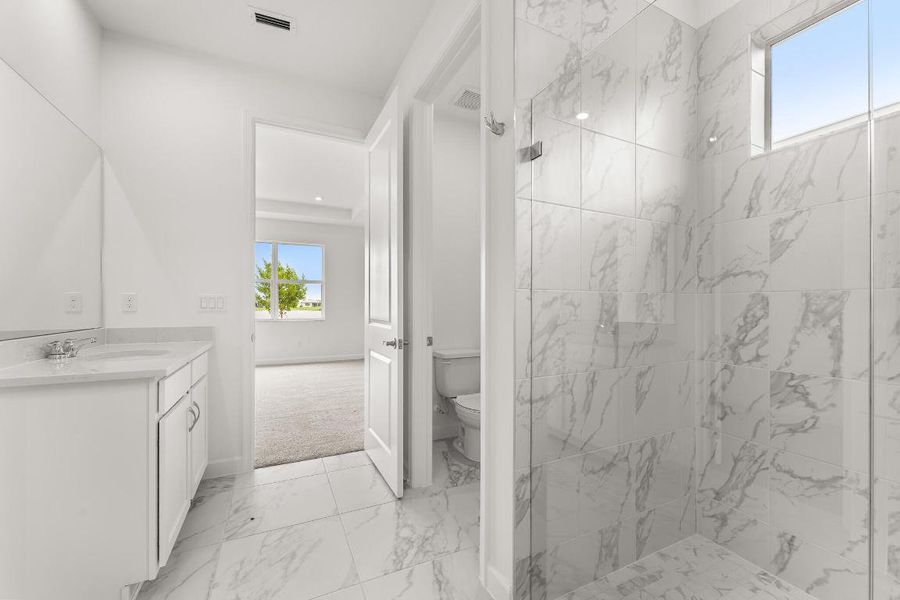 US_SEF_KENLEY_BRIAR_LOT 22_owners bath 2