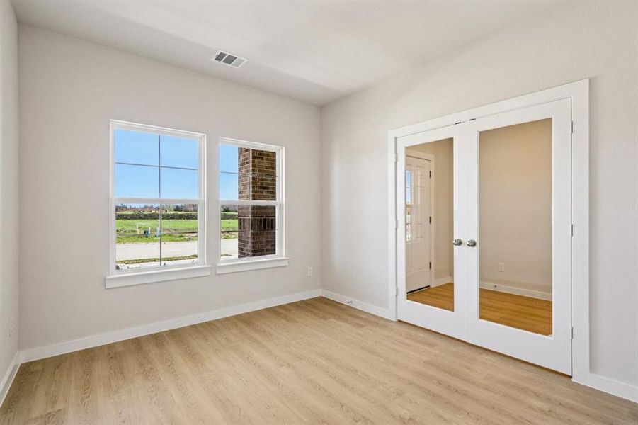 Spacious, unfurnished interior of a new home in Hickory Hill, Sherman (Image 27).