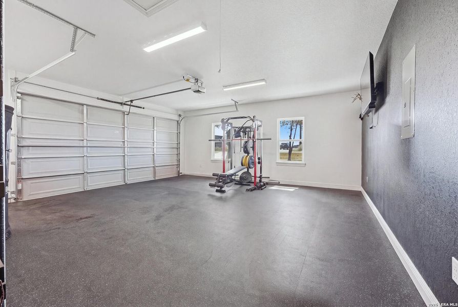 Spacious, unfurnished interior of a new home in , La Vernia (Image 18).