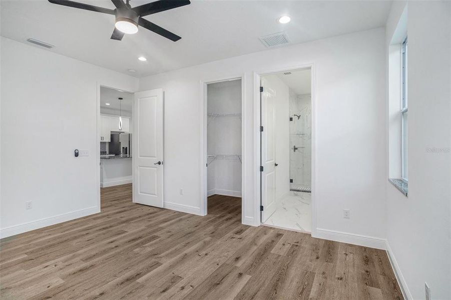 Spacious, unfurnished interior of a new home in , Tampa (Image 23).