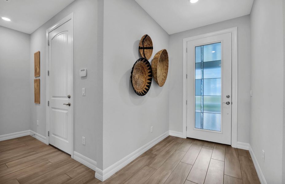 Spacious, unfurnished interior of a new home in Hyland Trail, Green Cove Springs (Image 13).
