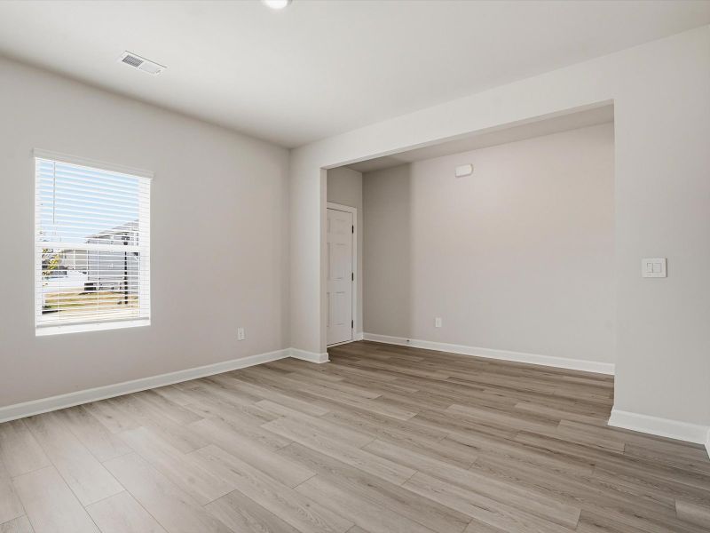 Spacious, unfurnished interior of a new home in Wexford Park, Fountain Inn (Image 10).
