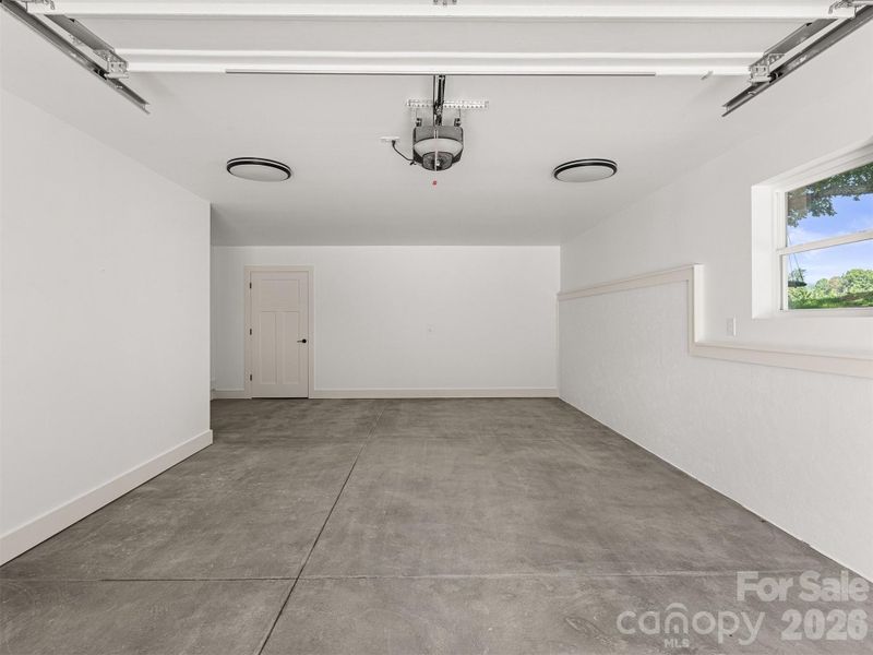 GARAGE AREA WITH A UTILITY ROOM