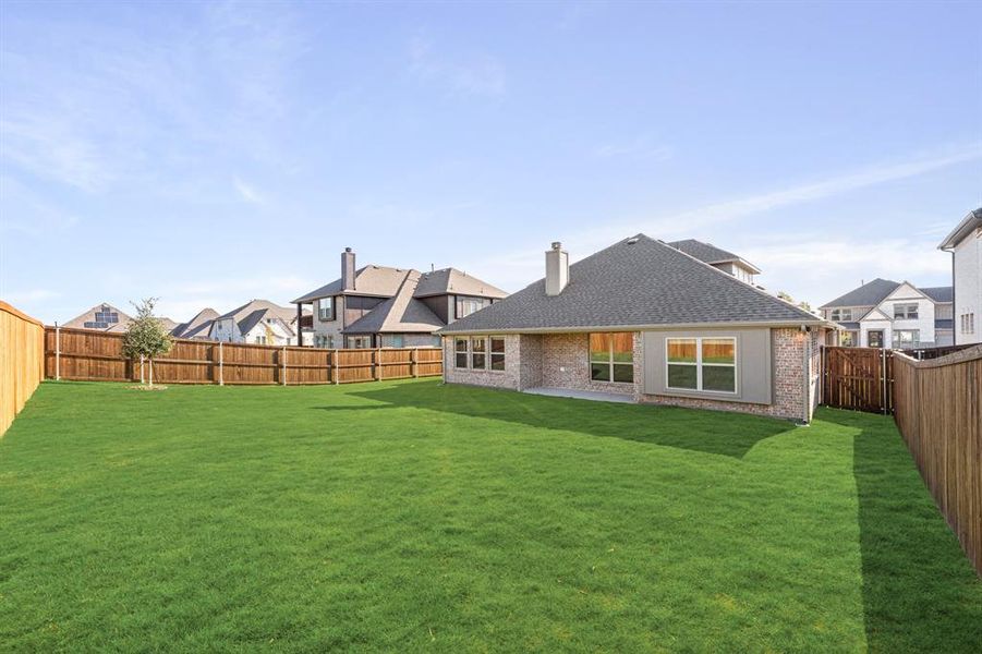 Exterior details and patio area of a home in Liberty, Melissa (Image 3).