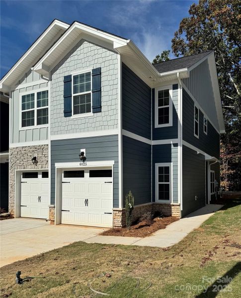 Exterior details and patio area of a home in Pine Trace, Gastonia (Image 1).