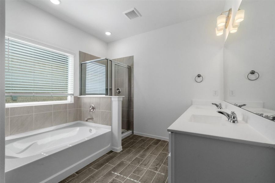 Furnished interior view inside a new home in Rollingbrook Estates, Baytown (Image 15).