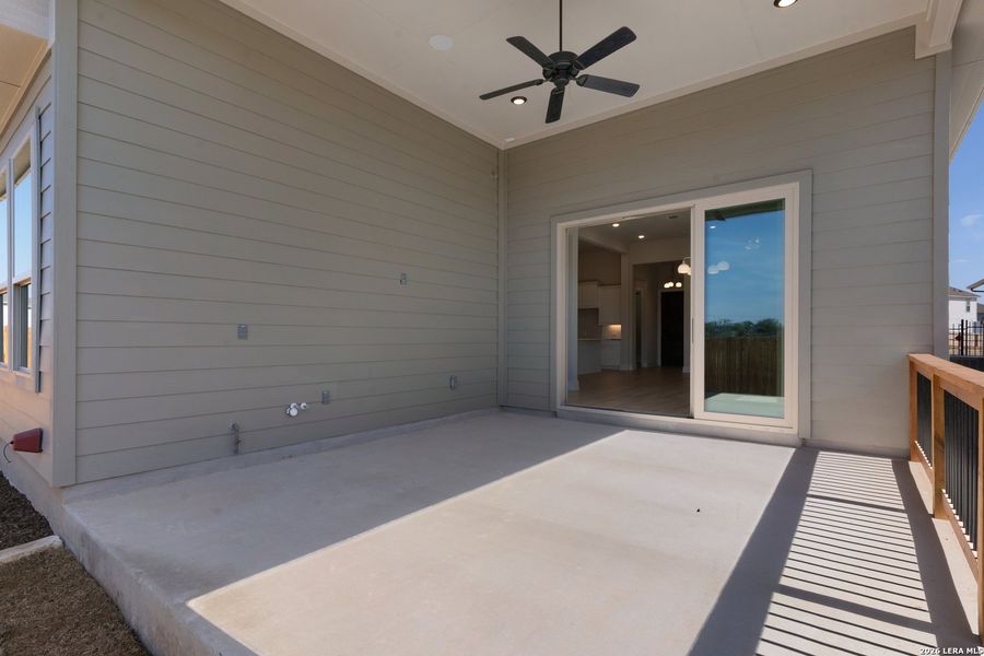 Exterior details and patio area of a home in Davis Ranch, San Antonio (Image 3).