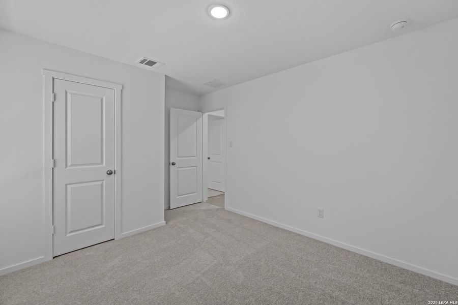 Spacious, unfurnished interior of a new home in Guadalupe Ridge, New Braunfels (Image 19).