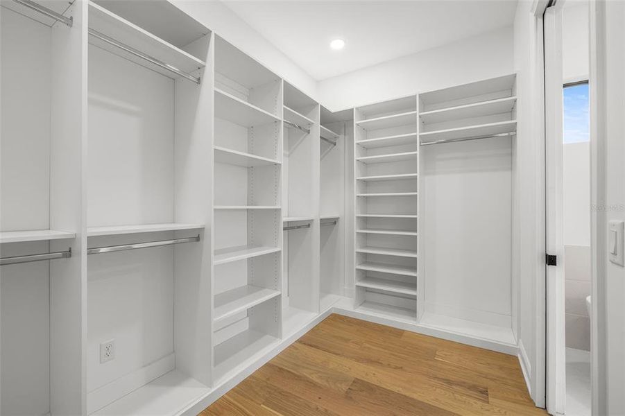 Spacious, unfurnished interior of a new home in , Tampa (Image 14).