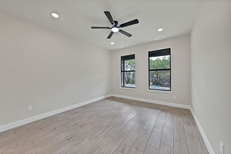 Spacious, unfurnished interior of a new home in , Granbury (Image 15).