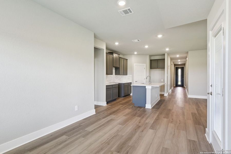 Spacious, unfurnished interior of a new home in Carmel Ranch, Schertz (Image 36). Spacious, unfurnished interior of a new home in Carmel Ranch, Schertz (Image 36).