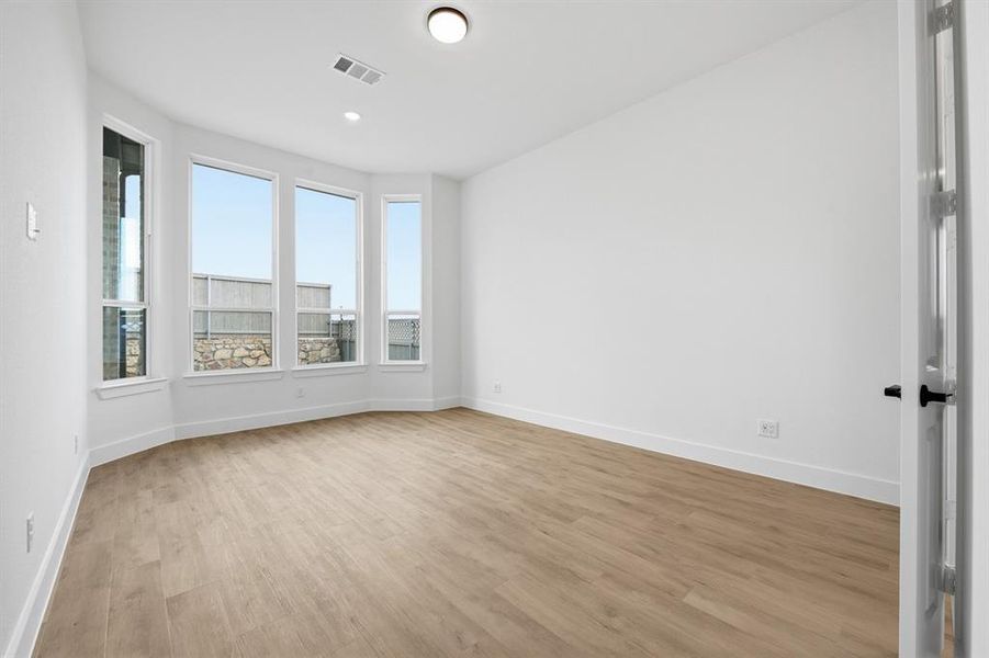 Spacious, unfurnished interior of a new home in Pecan Square, Northlake (Image 14).
