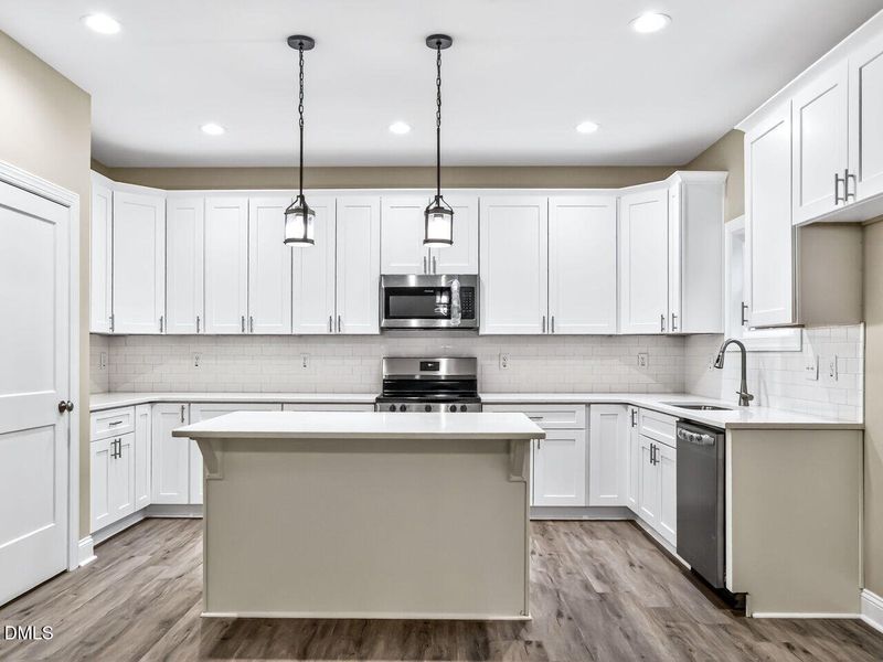 012-1280x960-kitchen