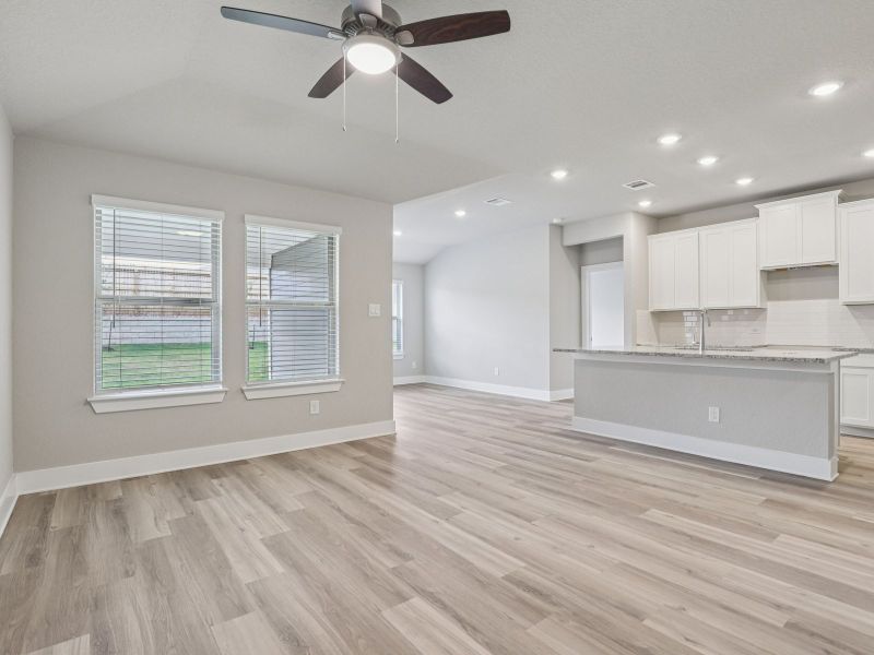 Spacious, unfurnished interior of a new home in Remington Ranch, San Antonio (Image 14).