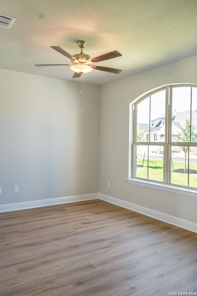Spacious, unfurnished interior of a new home in Annabelle Ranch, San Antonio (Image 12).