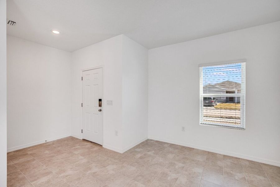 Spacious, unfurnished interior of a new home in Coopers Meadow, Jacksonville (Image 23).