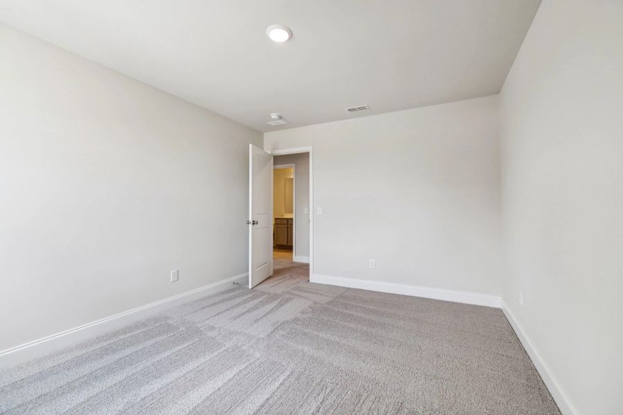 Spacious, unfurnished interior of a new home in Cades Bluff, Lebanon (Image 40).