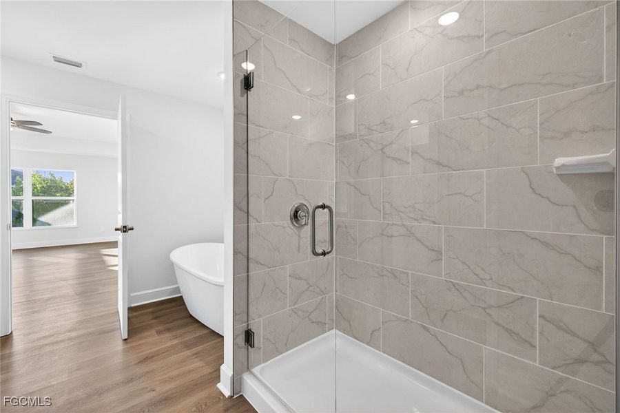 Furnished interior view inside a new home in Cape Coral, Cape Coral (Image 12).