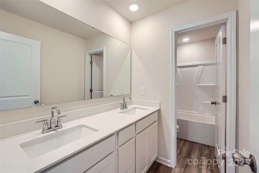 Bathroom(example) Bathroom(example)