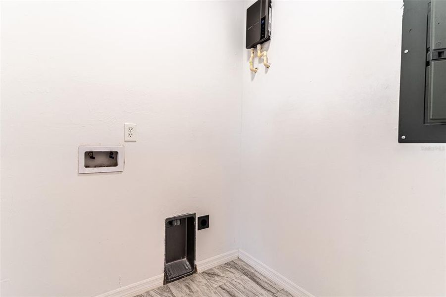 Spacious, unfurnished interior of a new home in , Lake Placid (Image 12).