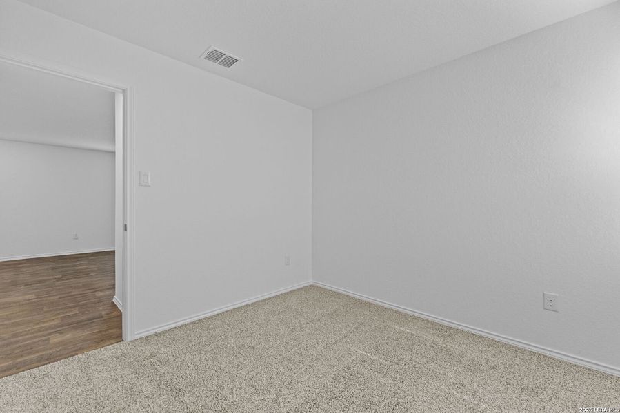 Spacious, unfurnished interior of a new home in Stonehill, San Antonio (Image 17).
