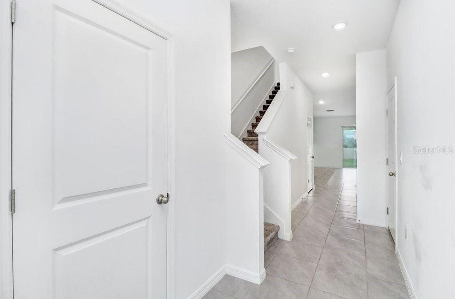Spacious, unfurnished interior of a new home in , Apollo Beach (Image 23).