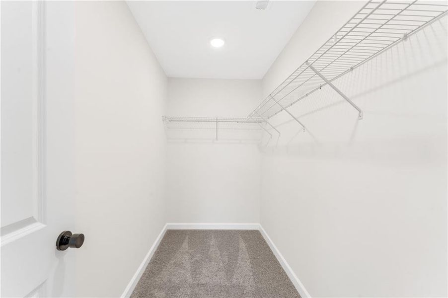 Spacious, unfurnished interior of a new home in Cherokee Township, Acworth (Image 15).