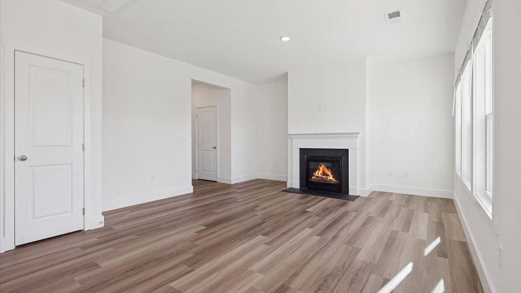 Spacious, unfurnished interior of a new home in Millstone Village, Morristown (Image 10).