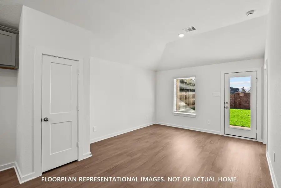 Spacious, unfurnished interior of a new home in Summerview, Fulshear (Image 29).