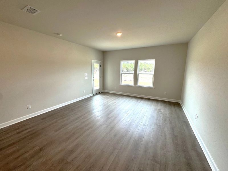 Spacious, unfurnished interior of a new home in Tea Farm, Ravenel (Image 10).
