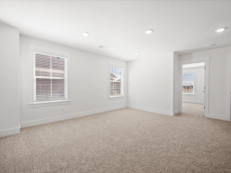 Spacious, unfurnished interior of a new home in The Coves at Lakes of Cane Bay, Summerville (Image 21).