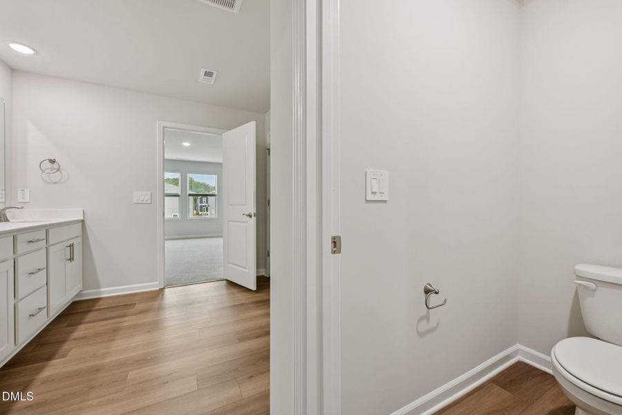 27-web-or-mls-Raleigh - Oak Manor - 744