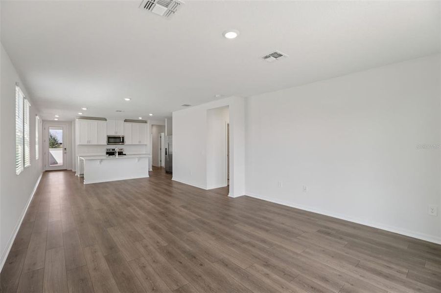 Spacious, unfurnished interior of a new home in Springs at Lake Alfred - Classic Series, Lake Alfred (Image 27).